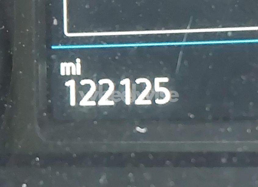 Photo 15 of 2018 Volkswagen Tiguan 2.0T SE/2.0T SEL (VIN 3VV2B7AX0JM052767)