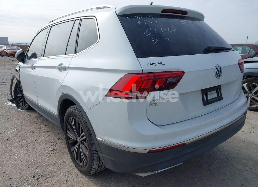 Photo 3 of 2018 Volkswagen Tiguan 2.0T SE/2.0T SEL (VIN 3VV2B7AX0JM052767)