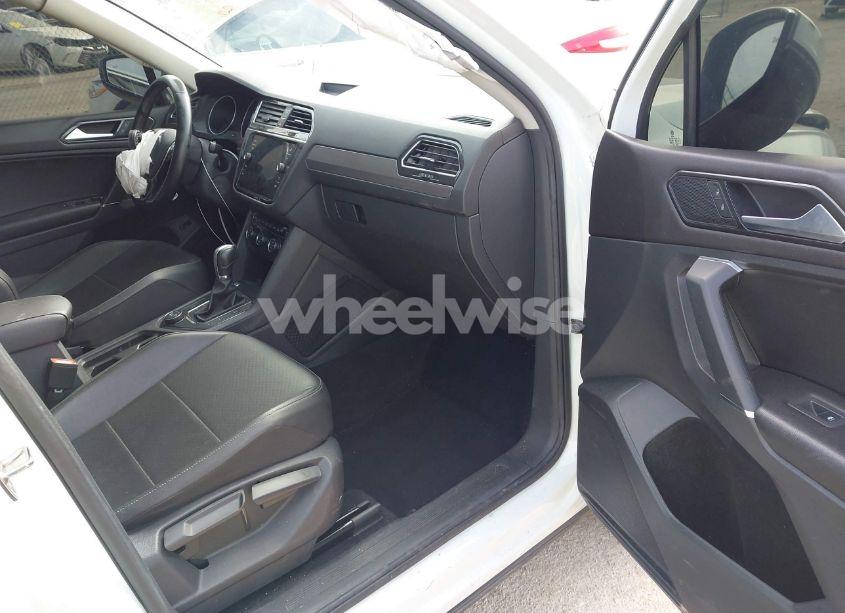 Photo 5 of 2018 Volkswagen Tiguan 2.0T SE/2.0T SEL (VIN 3VV2B7AX0JM052767)