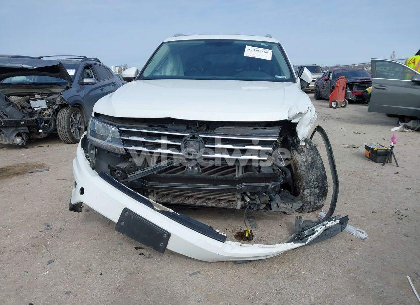 Photo 6 of 2018 Volkswagen Tiguan 2.0T SE/2.0T SEL (VIN 3VV2B7AX0JM052767)