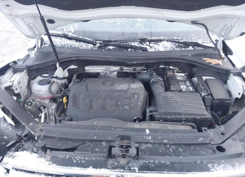 Photo 10 of 2018 Volkswagen Tiguan 2.0T SE/2.0T SEL (VIN 3VV2B7AX0JM059332)
