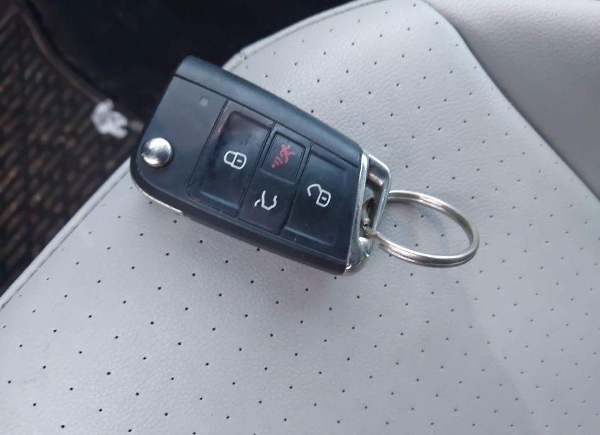 Photo 11 of 2018 Volkswagen Tiguan 2.0T SE/2.0T SEL (VIN 3VV2B7AX0JM059332)