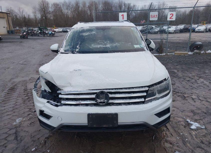 Photo 12 of 2018 Volkswagen Tiguan 2.0T SE/2.0T SEL (VIN 3VV2B7AX0JM059332)