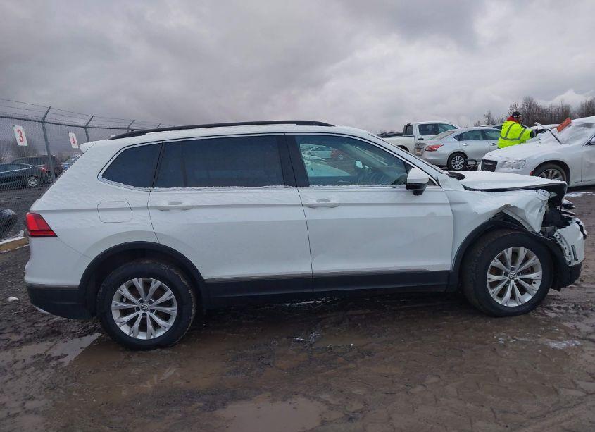 Photo 13 of 2018 Volkswagen Tiguan 2.0T SE/2.0T SEL (VIN 3VV2B7AX0JM059332)
