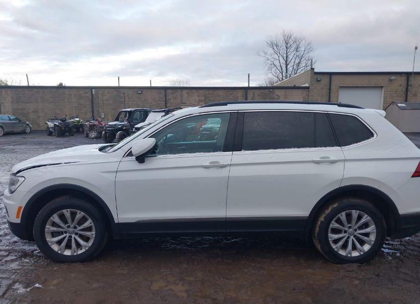 Photo 14 of 2018 Volkswagen Tiguan 2.0T SE/2.0T SEL (VIN 3VV2B7AX0JM059332)