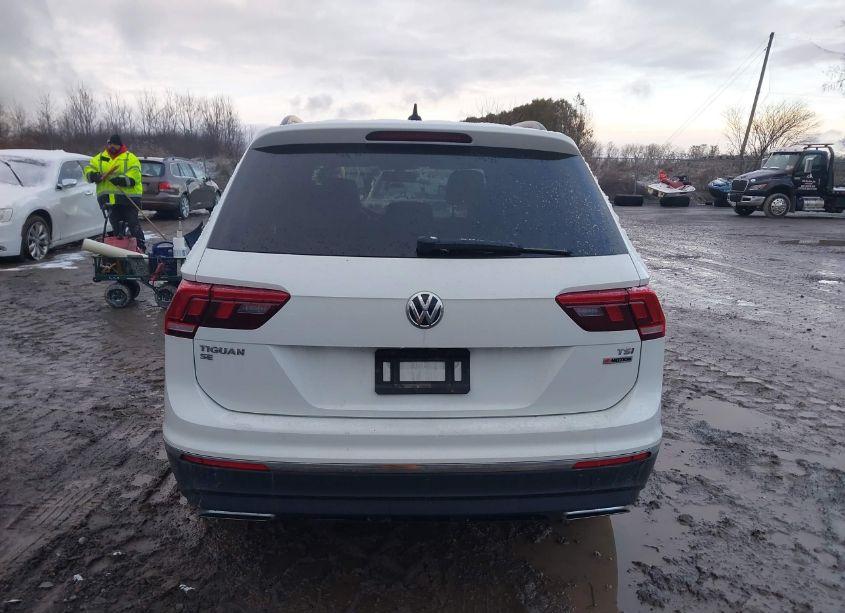 Photo 16 of 2018 Volkswagen Tiguan 2.0T SE/2.0T SEL (VIN 3VV2B7AX0JM059332)