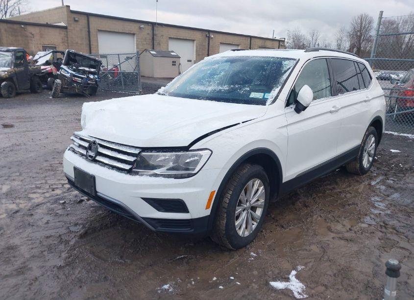 Photo 2 of 2018 Volkswagen Tiguan 2.0T SE/2.0T SEL (VIN 3VV2B7AX0JM059332)