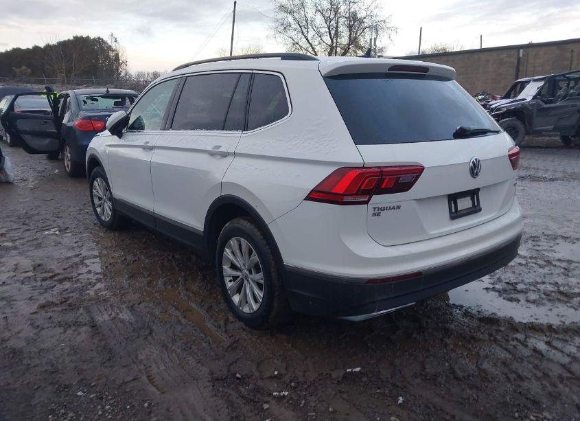 Photo 3 of 2018 Volkswagen Tiguan 2.0T SE/2.0T SEL (VIN 3VV2B7AX0JM059332)