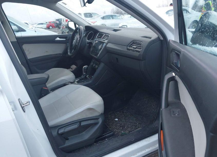 Photo 5 of 2018 Volkswagen Tiguan 2.0T SE/2.0T SEL (VIN 3VV2B7AX0JM059332)