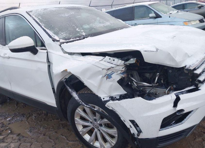 Photo 6 of 2018 Volkswagen Tiguan 2.0T SE/2.0T SEL (VIN 3VV2B7AX0JM059332)