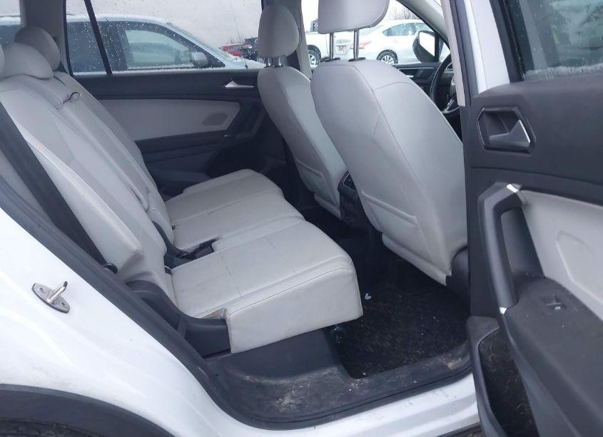Photo 8 of 2018 Volkswagen Tiguan 2.0T SE/2.0T SEL (VIN 3VV2B7AX0JM059332)