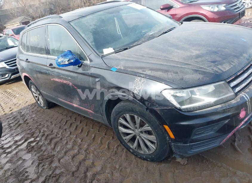 2018 Volkswagen Tiguan SE/SEL (VIN 3VV2B7AX0JM073456) main photo