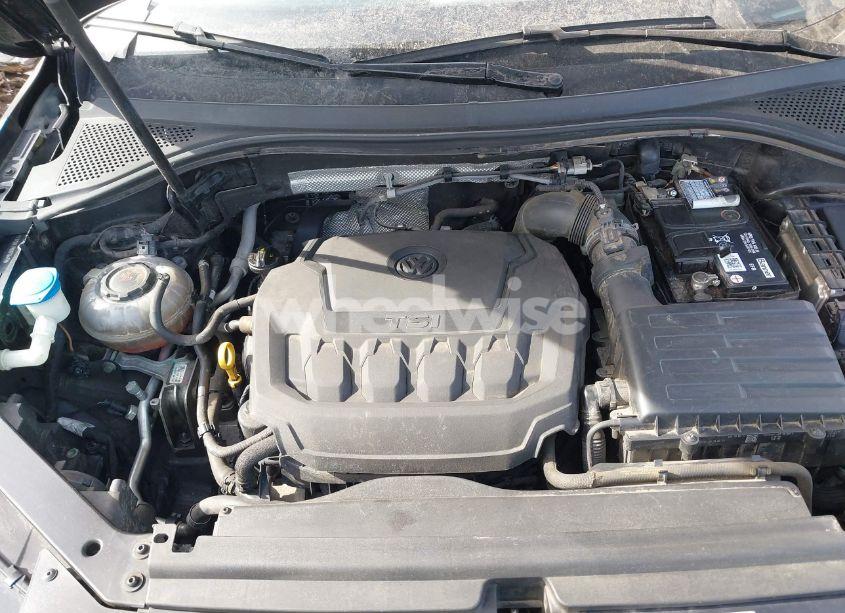 Photo 10 of 2018 Volkswagen Tiguan SE/SEL (VIN 3VV2B7AX0JM073456)