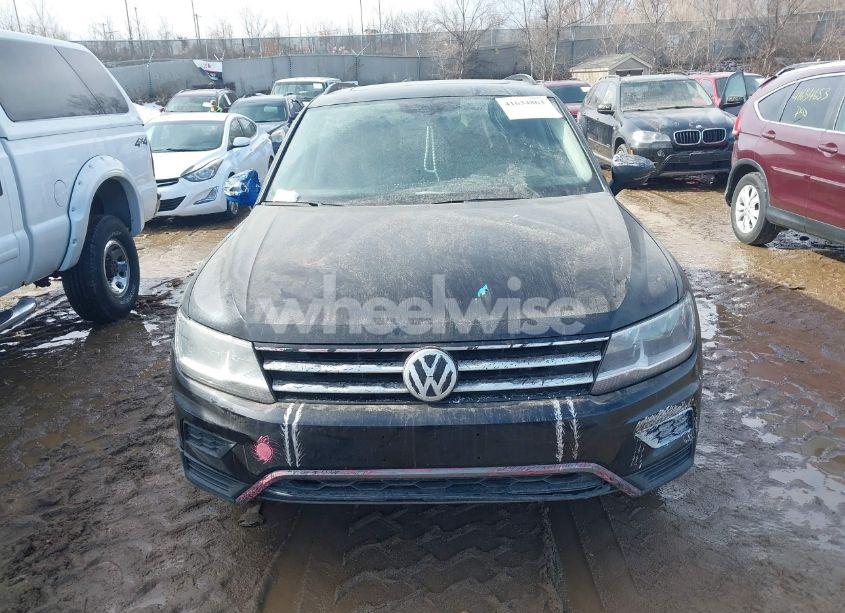 Photo 12 of 2018 Volkswagen Tiguan SE/SEL (VIN 3VV2B7AX0JM073456)