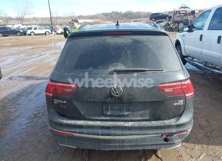 Photo 16 of 2018 Volkswagen Tiguan SE/SEL (VIN 3VV2B7AX0JM073456)