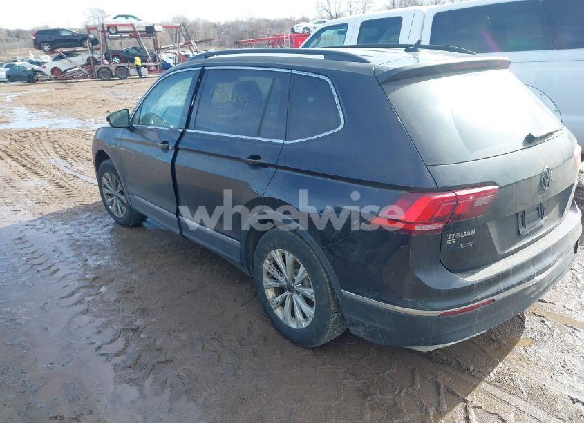 Photo 3 of 2018 Volkswagen Tiguan SE/SEL (VIN 3VV2B7AX0JM073456)