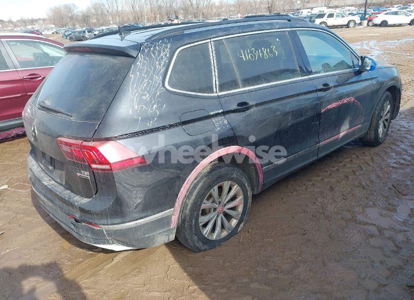 Photo 4 of 2018 Volkswagen Tiguan SE/SEL (VIN 3VV2B7AX0JM073456)