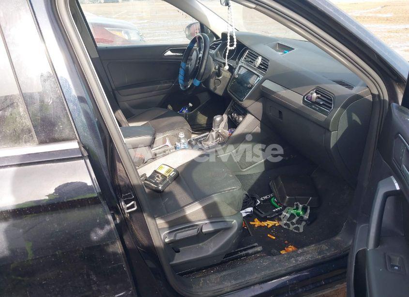 Photo 5 of 2018 Volkswagen Tiguan SE/SEL (VIN 3VV2B7AX0JM073456)