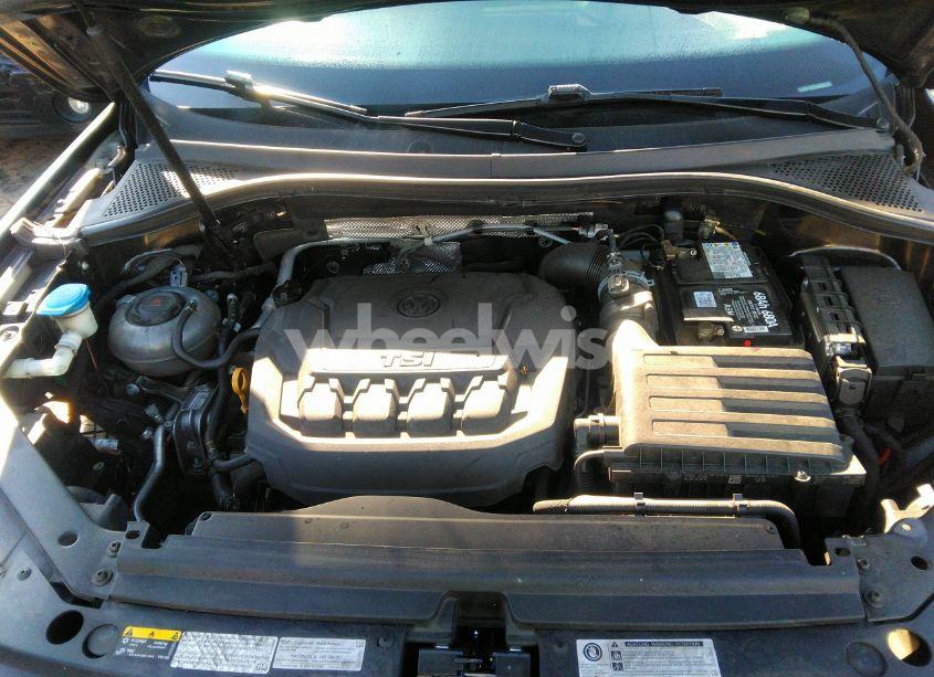 Photo 10 of 2018 Volkswagen Tiguan 2.0T SE/2.0T SEL (VIN 3VV2B7AX0JM093903)