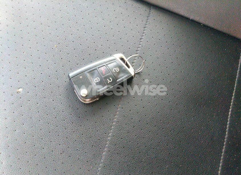 Photo 11 of 2018 Volkswagen Tiguan 2.0T SE/2.0T SEL (VIN 3VV2B7AX0JM093903)