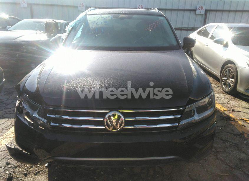 Photo 12 of 2018 Volkswagen Tiguan 2.0T SE/2.0T SEL (VIN 3VV2B7AX0JM093903)