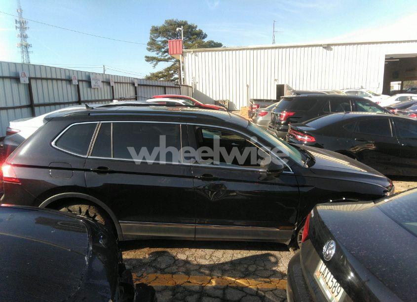 Photo 13 of 2018 Volkswagen Tiguan 2.0T SE/2.0T SEL (VIN 3VV2B7AX0JM093903)