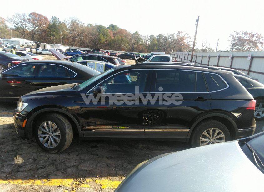 Photo 14 of 2018 Volkswagen Tiguan 2.0T SE/2.0T SEL (VIN 3VV2B7AX0JM093903)