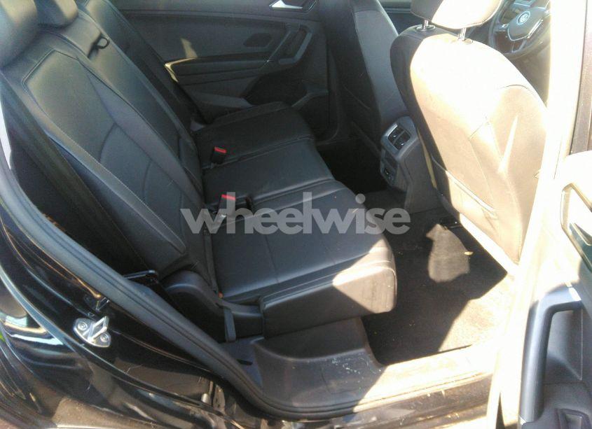 Photo 8 of 2018 Volkswagen Tiguan 2.0T SE/2.0T SEL (VIN 3VV2B7AX0JM093903)