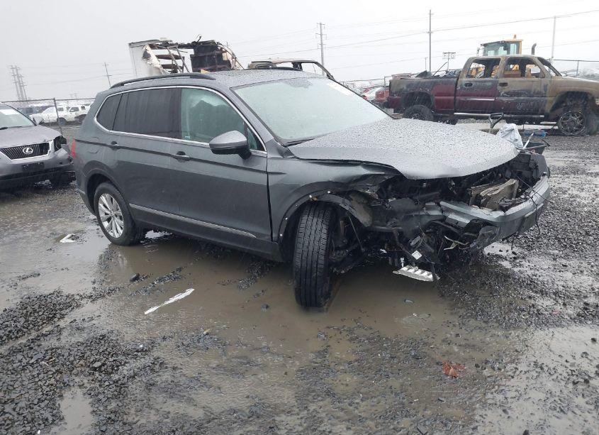 2018 Volkswagen Tiguan (VIN 3VV2B7AX0JM120145) main photo