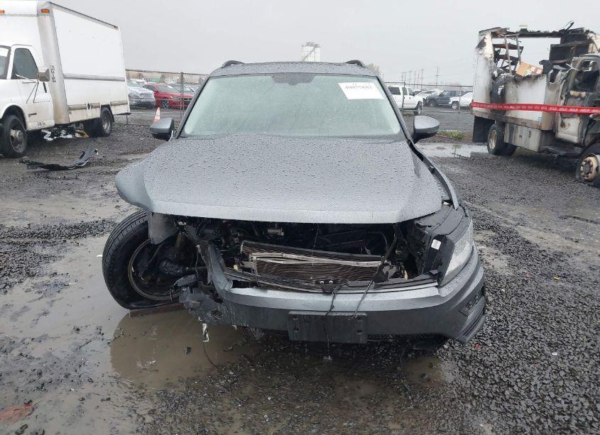Photo 13 of 2018 Volkswagen Tiguan (VIN 3VV2B7AX0JM120145)