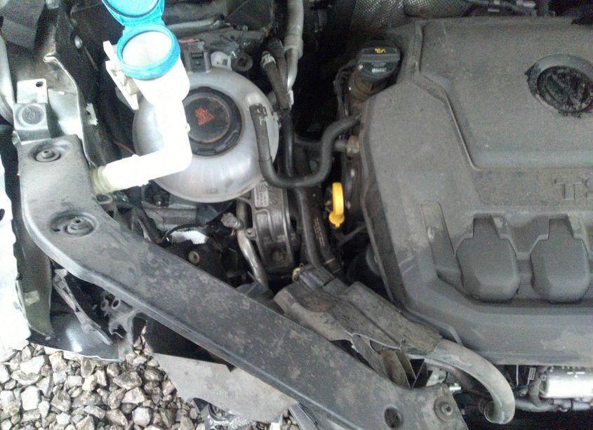 Photo 18 of 2018 Volkswagen Tiguan (VIN 3VV2B7AX0JM120145)