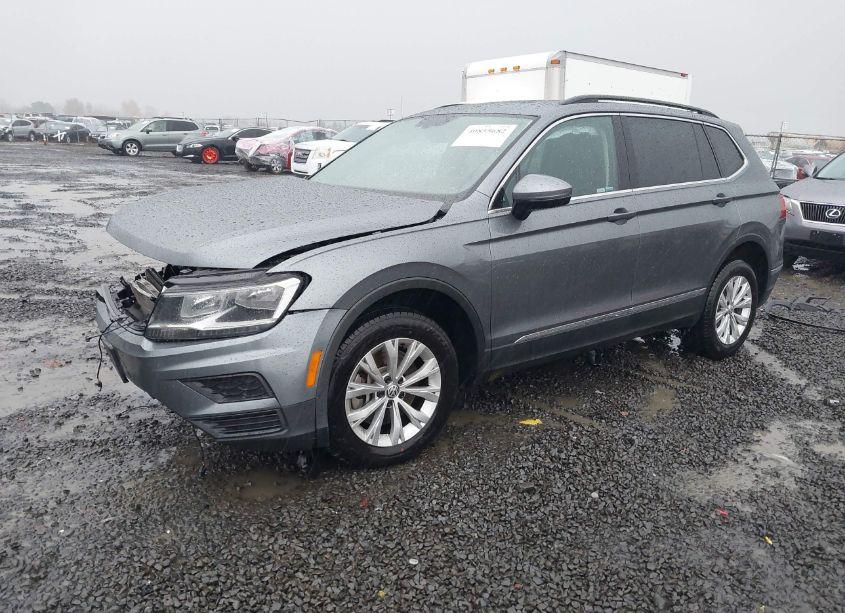 Photo 2 of 2018 Volkswagen Tiguan (VIN 3VV2B7AX0JM120145)