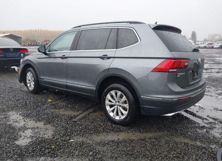 Photo 3 of 2018 Volkswagen Tiguan (VIN 3VV2B7AX0JM120145)