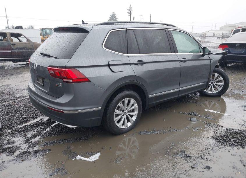 Photo 4 of 2018 Volkswagen Tiguan (VIN 3VV2B7AX0JM120145)