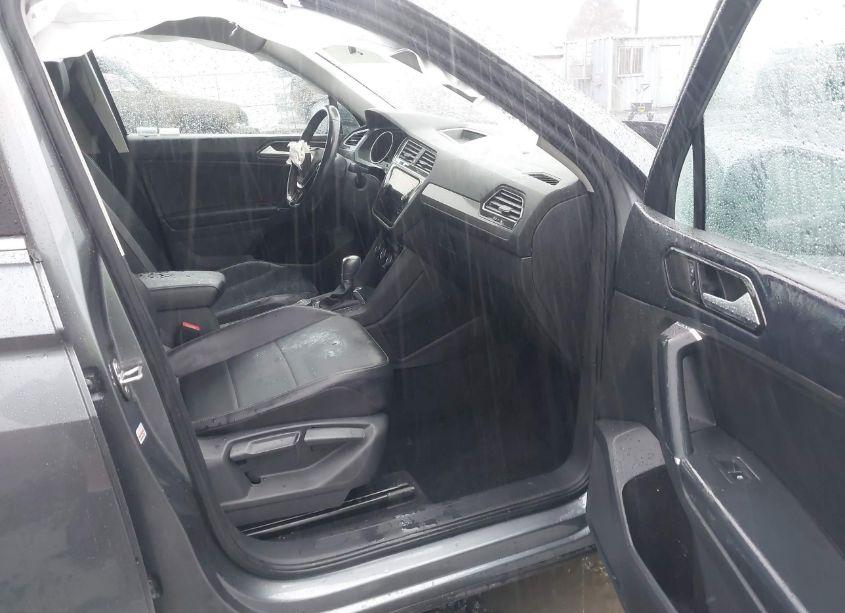 Photo 5 of 2018 Volkswagen Tiguan (VIN 3VV2B7AX0JM120145)