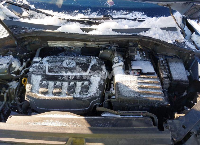 Photo 10 of 2018 Volkswagen Tiguan (VIN 3VV2B7AX0JM138838)