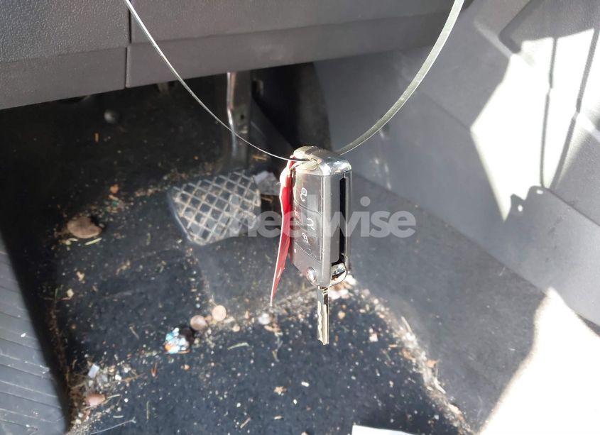 Photo 11 of 2018 Volkswagen Tiguan (VIN 3VV2B7AX0JM138838)