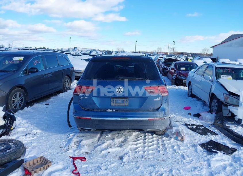 Photo 16 of 2018 Volkswagen Tiguan (VIN 3VV2B7AX0JM138838)