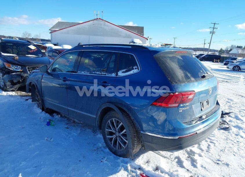Photo 3 of 2018 Volkswagen Tiguan (VIN 3VV2B7AX0JM138838)