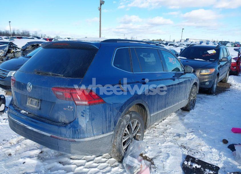 Photo 4 of 2018 Volkswagen Tiguan (VIN 3VV2B7AX0JM138838)
