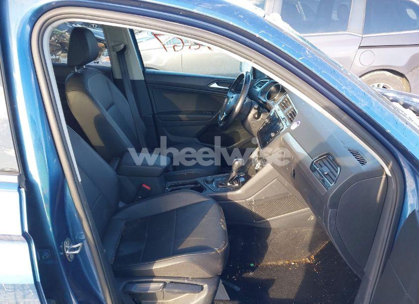 Photo 5 of 2018 Volkswagen Tiguan (VIN 3VV2B7AX0JM138838)