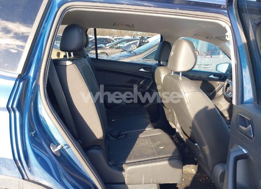 Photo 8 of 2018 Volkswagen Tiguan (VIN 3VV2B7AX0JM138838)