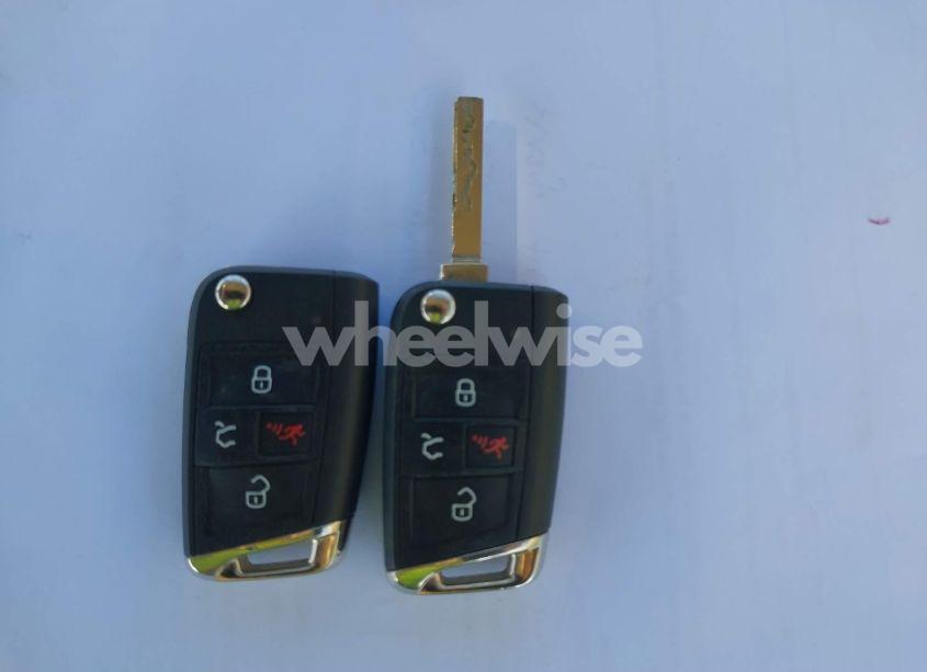 Photo 11 of 2018 Volkswagen Tiguan 2.0T SE/2.0T SEL (VIN 3VV2B7AX0JM197274)