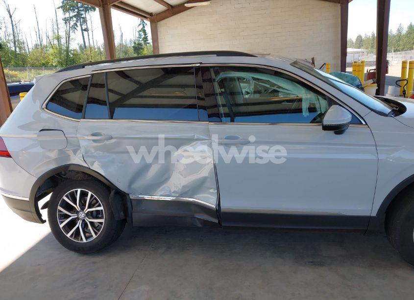 Photo 13 of 2018 Volkswagen Tiguan 2.0T SE/2.0T SEL (VIN 3VV2B7AX0JM197274)