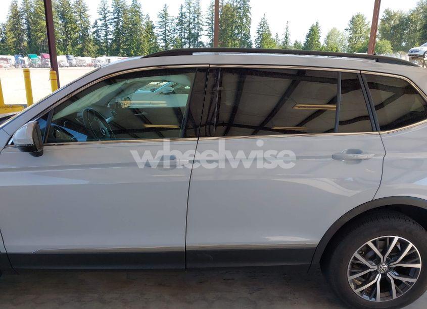 Photo 14 of 2018 Volkswagen Tiguan 2.0T SE/2.0T SEL (VIN 3VV2B7AX0JM197274)