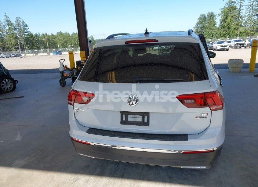 Photo 16 of 2018 Volkswagen Tiguan 2.0T SE/2.0T SEL (VIN 3VV2B7AX0JM197274)