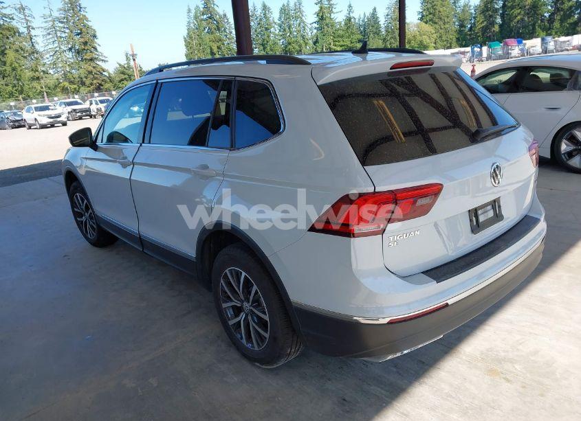 Photo 3 of 2018 Volkswagen Tiguan 2.0T SE/2.0T SEL (VIN 3VV2B7AX0JM197274)