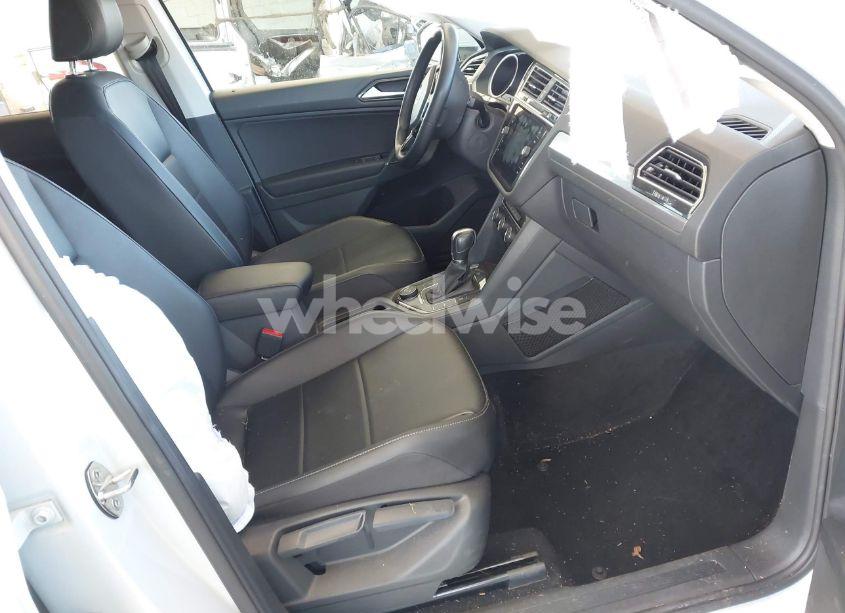 Photo 5 of 2018 Volkswagen Tiguan 2.0T SE/2.0T SEL (VIN 3VV2B7AX0JM197274)