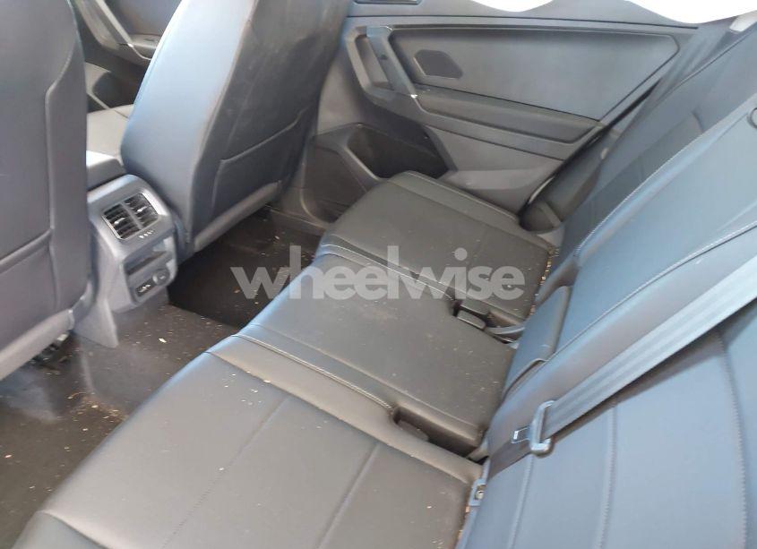 Photo 8 of 2018 Volkswagen Tiguan 2.0T SE/2.0T SEL (VIN 3VV2B7AX0JM197274)