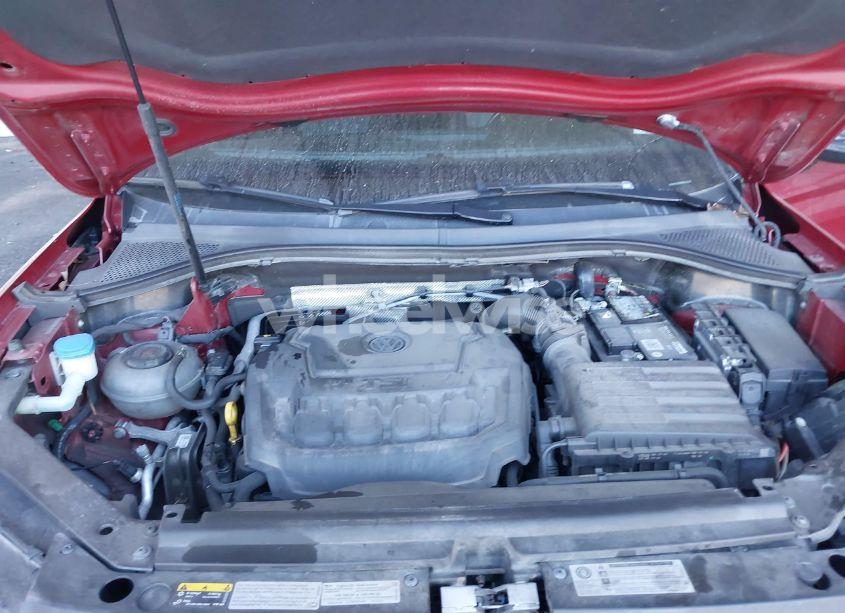 Photo 10 of 2019 Volkswagen Tiguan 2.0T SE/2.0T SEL/2.0T SEL R-LINE/2.0T SEL R-LINE BLACK (VIN 3VV2B7AX0KM020998)